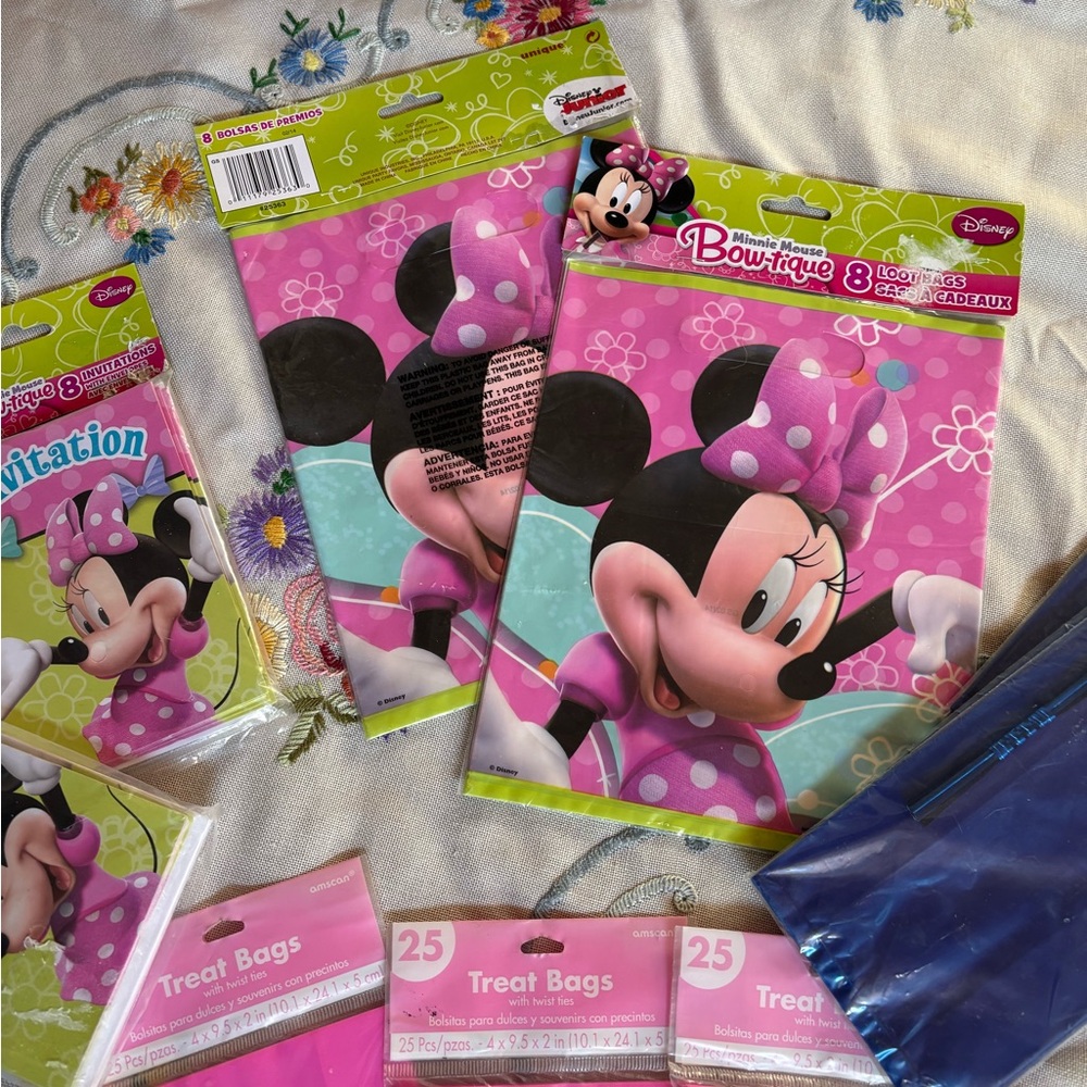 Disney Minnie Mouse Pink Party Invitations and Treat Bags